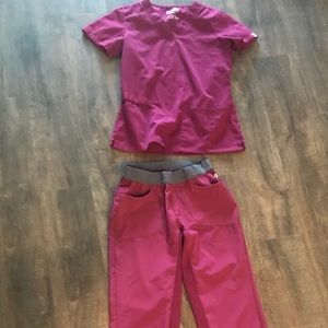 Red berry Cherokee scrub set XS